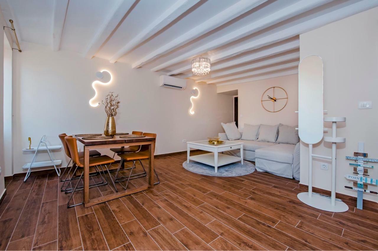 Villa Nea Seaview 3-Apartments! Rovinj Exterior photo