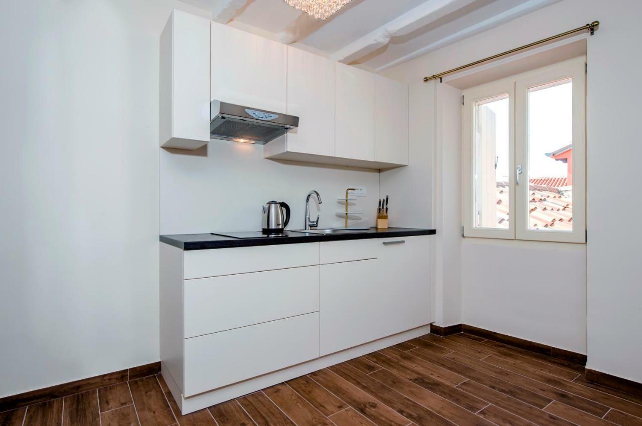 Villa Nea Seaview 3-Apartments! Rovinj Exterior photo
